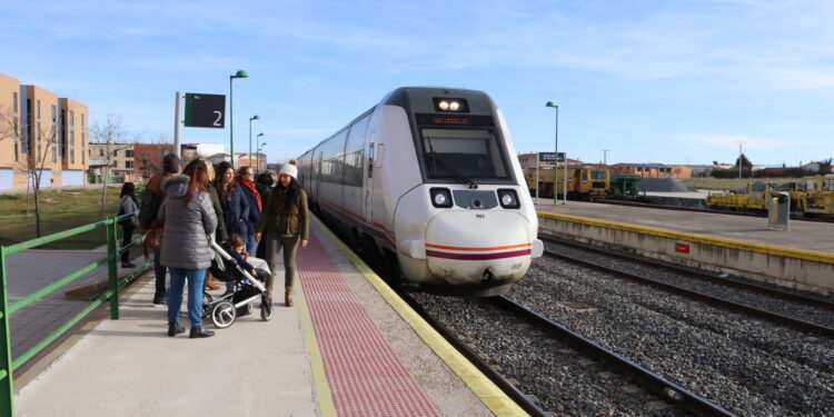Renfe aumenta los controles aleatorios en los trenes para evitar el uso irregular de los abonos Avant y Media Distancia