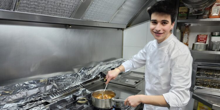 Álex Marcos Torres, el joven peñarandino que da el salto a la Basque Culinary Center para convertirse en un prometedor chef