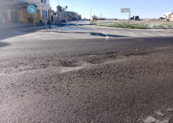 Nueva denuncia de Peñaranda en Común que pide explicaciones por el actual estado del asfalto en el cruce de la carretera de Alba