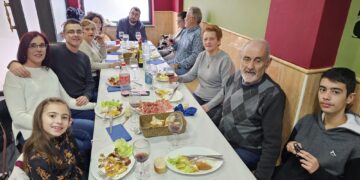 Jero y Petri celebran sus bodas de diamante en Peñaranda junto a su familia y compartiendo la felicidad de estos 60 años casados