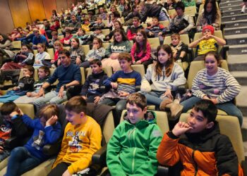 «Burujú, el último unicornio» acerca a los escolares de Peñaranda la fuerza de los niños que pasan largas temporadas en el hospital