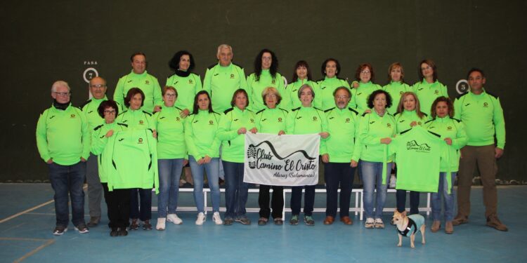 El club de senderismo Camino el Cristo de Alaraz abre el año con la Ruta del Bosque del Olvido y la del Emperador Carlos V