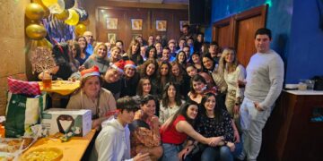 María Jesús, vocalista del grupo Arena, celebra su 50 cumpleaños con una gran fiesta sorpresa rodeada de familia y amigos