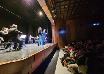 Peñaranda recibe al 2024 con el concierto de Año Nuevo en un teatro del Centro de Desarrollo lleno «hasta la bandera»