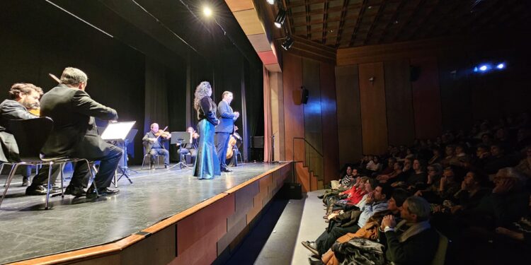 Peñaranda recibe al 2024 con el concierto de Año Nuevo en un teatro del Centro de Desarrollo lleno «hasta la bandera»