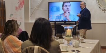 El abogado y coach Julio de la Torre protagoniza el IV desayuno empresarial en Peñaranda con nuevas propuestas para el sector