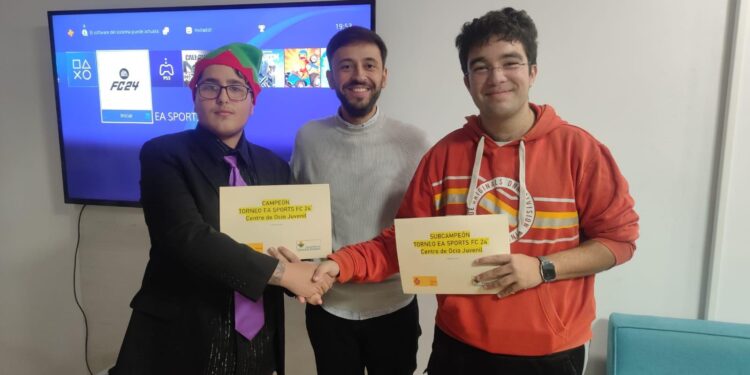 Aitor Iglesias y Sergio Muñoz ganan el torneo EA Sports FC 2024 en Peñaranda enmarcado en la programación navideña