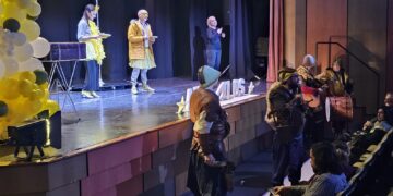 Derroche de solidaridad en Peñaranda con la gala a beneficio de la asociación Aerscyl que llena «hasta la bandera» el teatro del CDS