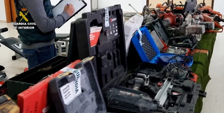 La Guardia Civil detiene a cuatro personas que se dedicaban al robo de material de construcción y alimenticio en varias provincias