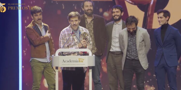 Doble triunfo para el peñarandino Manuel Álvarez y el equipo de «La Resistencia» en la gala de los prestigiosos Premios Iris