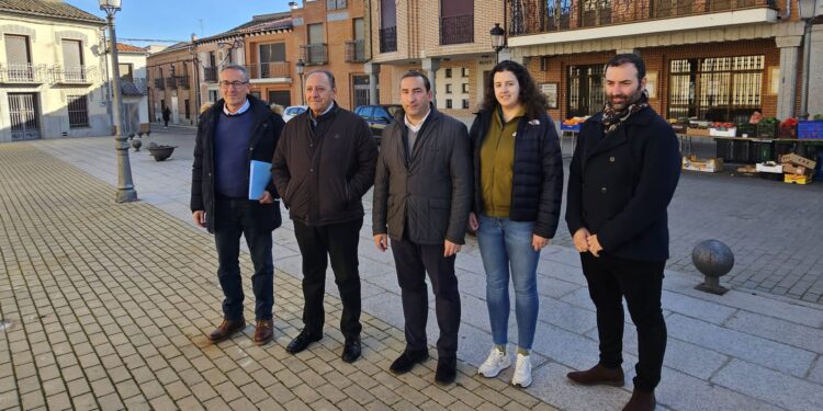 Macotera apuesta por la eficiencia energética con placas solares y traslada sus problemas a la Junta, entre ellos el de la SA-105