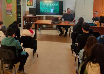 El ilustrador salmantino Tomás Hijo realiza un taller con los alumnos del CEO Miguel Delibes de Macotera