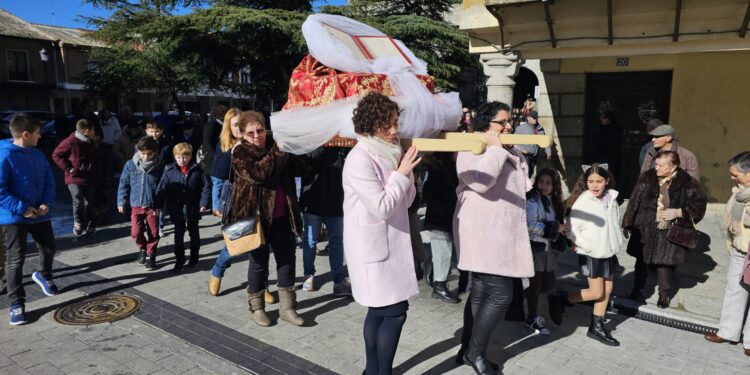 Peñaranda celebra el Domingo de la Palabra de Dios con misa y una procesión con un breve recorrido por las plazas