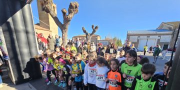 Carreras infantiles, entrega de premios y un ágape en la plaza ponen el broche al XI «Roscón» en Paradinas de San Juan