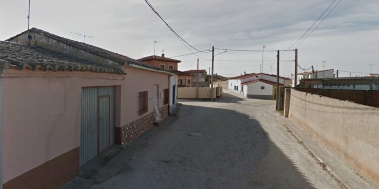 Poveda de las Cintas vive el mismo episodio de Palaciosrubios con dos hombres llamando a una casa en plena noche