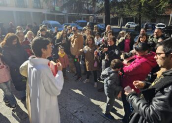 Perros, un gato y una tortuga se convierten en protagonistas de la bendición anual de San Antón celebrada en Peñaranda