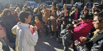 Perros, un gato y una tortuga se convierten en protagonistas de la bendición anual de San Antón celebrada en Peñaranda