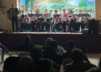 Villaflores disfruta de su primera actividad cultural en el nuevo año con el concierto a cargo del coro popular de Villoruela