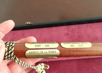 Villoria restaura el bastón de mando y perpetúa en él la memoria de todos los alcaldes de la villa durante la etapa democrática