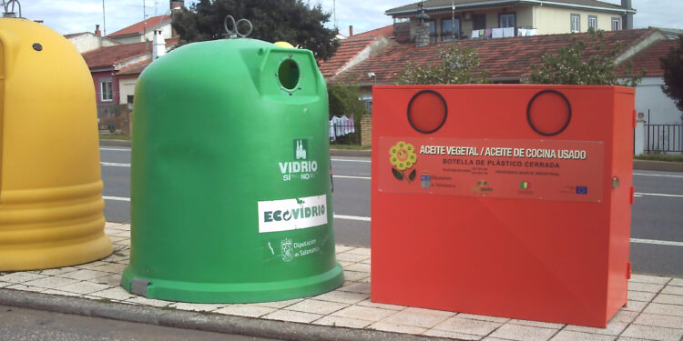 Un litro de aceite vegetal puede contaminar 1.000 litros de agua: la Diputación recogió el pasado año 56.770 kilos en la provincia