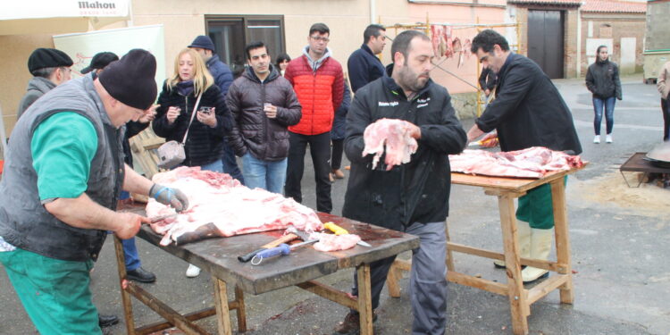 Triplete de matanzas tradicionales en la comarca el sábado 24 de febrero: Macotera, Bóveda del Río Almar y Villar de Gallimazo