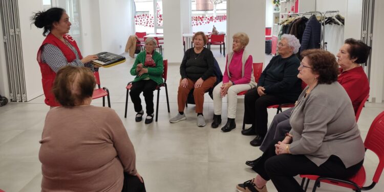 Música y canto, la nueva fórmula de Cruz Roja con los mayores para favorecer el envejecimiento activo y combatir la soledad