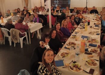 Las mujeres de Aldeaseca de la Frontera cierran el mes de las águedas con una nueva y animada cena de confraternidad