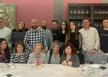 Muchas felicidades para Alfonsa que hoy ha celebrado su 90 cumpleaños en Peñaranda rodeada de toda su familia