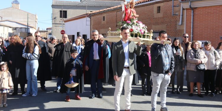 Babilafuente celebra el día grande de sus fiestas de invierno con misa y procesión dedicadas a San Blas y con un ágape