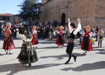 Babilafuente celebra el día grande de sus fiestas de invierno con misa y procesión dedicadas a San Blas y con un ágape