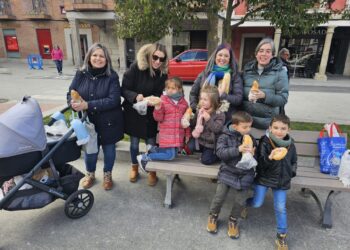 Peñaranda celebra una nueva edición de la Operación Bocata a favor de Manos Unidas y con un día plenamente primaveral