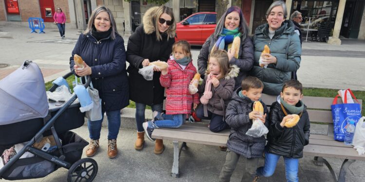 Peñaranda celebra una nueva edición de la Operación Bocata a favor de Manos Unidas y con un día plenamente primaveral