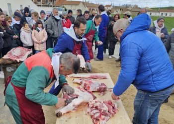 Bóveda del Río Almar reúne a vecinos y visitantes en la primera edición de la matanza tradicional con música y degustaciones