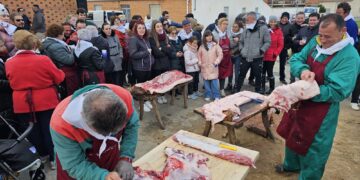Bóveda del Río Almar reúne a vecinos y visitantes en la primera edición de la matanza tradicional con música y degustaciones