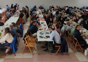 Pasión Taurina Babilafuente reúne a 350 comensales en el multiusos para degustar una caldereta de carne de toro de lidia