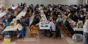 Pasión Taurina Babilafuente reúne a 350 comensales en el multiusos para degustar una caldereta de carne de toro de lidia