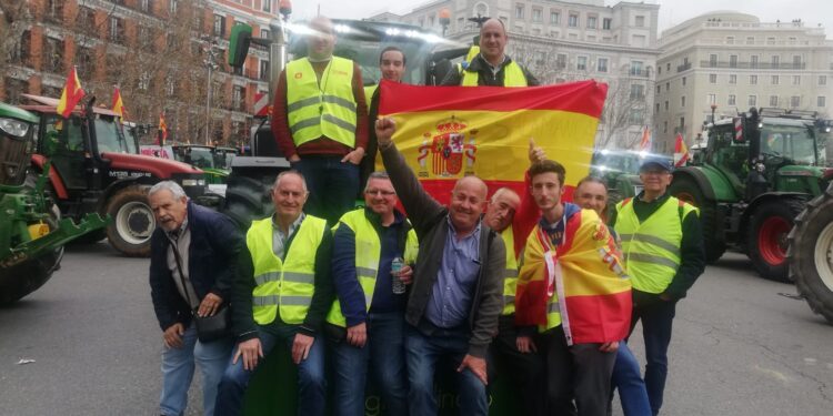 Cerca de un millar de agricultores y ganaderos salmantinos irán este lunes a la manifestación y tractorada que habrá en Madrid