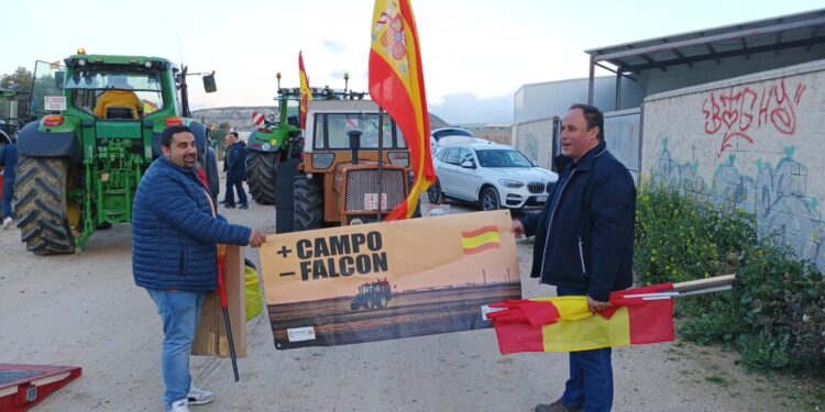 Agricultores de las comarcas de Peñaranda y Las Villas ya están en Madrid para participar en la protesta del campo a nivel nacional