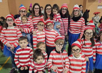 La infancia protagoniza en el pabellón del «Seve» de Peñaranda el primer acto multitudinario del Carnaval 2024 con un baile
