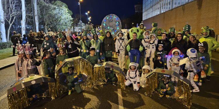 Multitudinario desfile de Carnaval en Peñaranda que gana en participación, calidad y público en todo el recorrido hasta la plaza