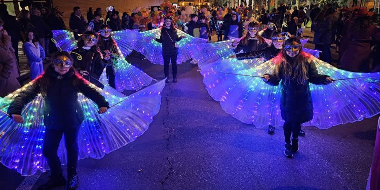 Multitudinario desfile de Carnaval en Peñaranda que gana en participación, calidad y público en todo el recorrido hasta la plaza