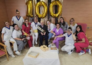 Conrado Sánchez García celebra sus 100 años con una gran fiesta llena de sorpresas en la residencia Albertia Babilafuente