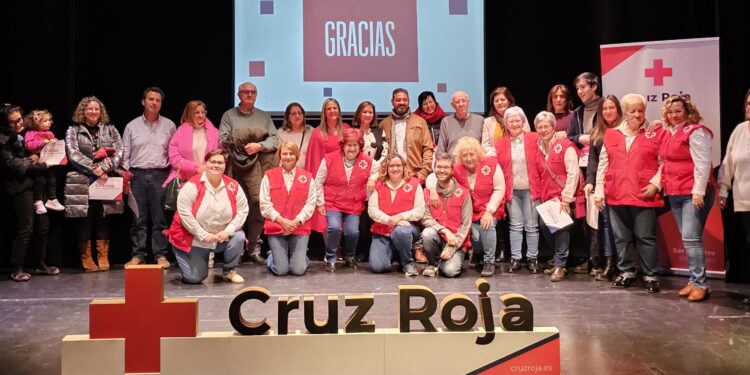 Cruz Roja brinda en Peñaranda un merecido homenaje a sus socios en una emotiva gala «aderezada» con teatro y música
