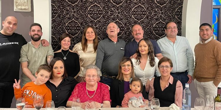 Muchas felicidades para Eloísa Esgueva en su 88 cumpleaños que ha celebrado en Peñaranda rodeada de toda su familia