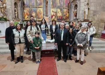 Jura de nuevos hermanos en la cofradía peñarandina de la Esperanza y presentación de las novedades para Semana Santa