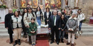 Jura de nuevos hermanos en la cofradía peñarandina de la Esperanza y presentación de las novedades para Semana Santa