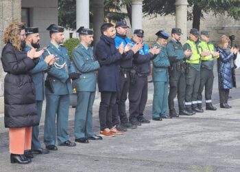 Aplausos y vivas a la Guardia Civil en Peñaranda y varios pueblos de la comarca en recuerdo a los agentes fallecidos en Barbate