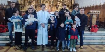 Macotera acoge la celebración de fiesta de las Candelas con la presentación de cinco niños y niñas nacidos en el último año