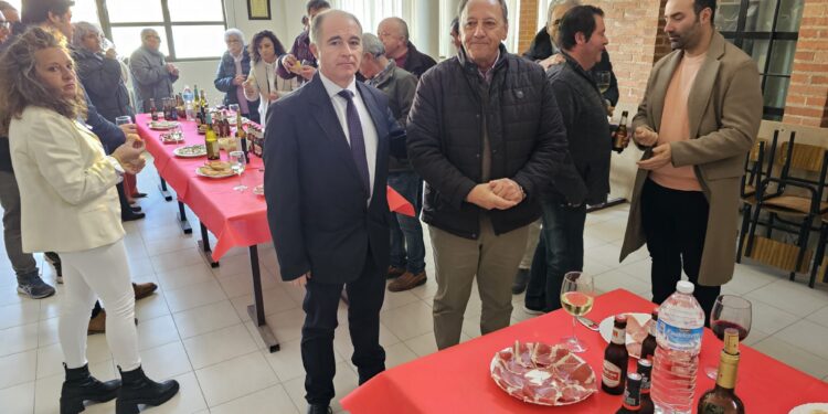 El Ayuntamiento de Macotera festeja a San Blas, patrón de la administración municipal, con misa y un animado convite