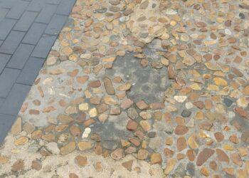 Peñaranda en Común reclama al equipo de Gobierno una solución definitiva para el empedrado de la Plaza de la Constitución